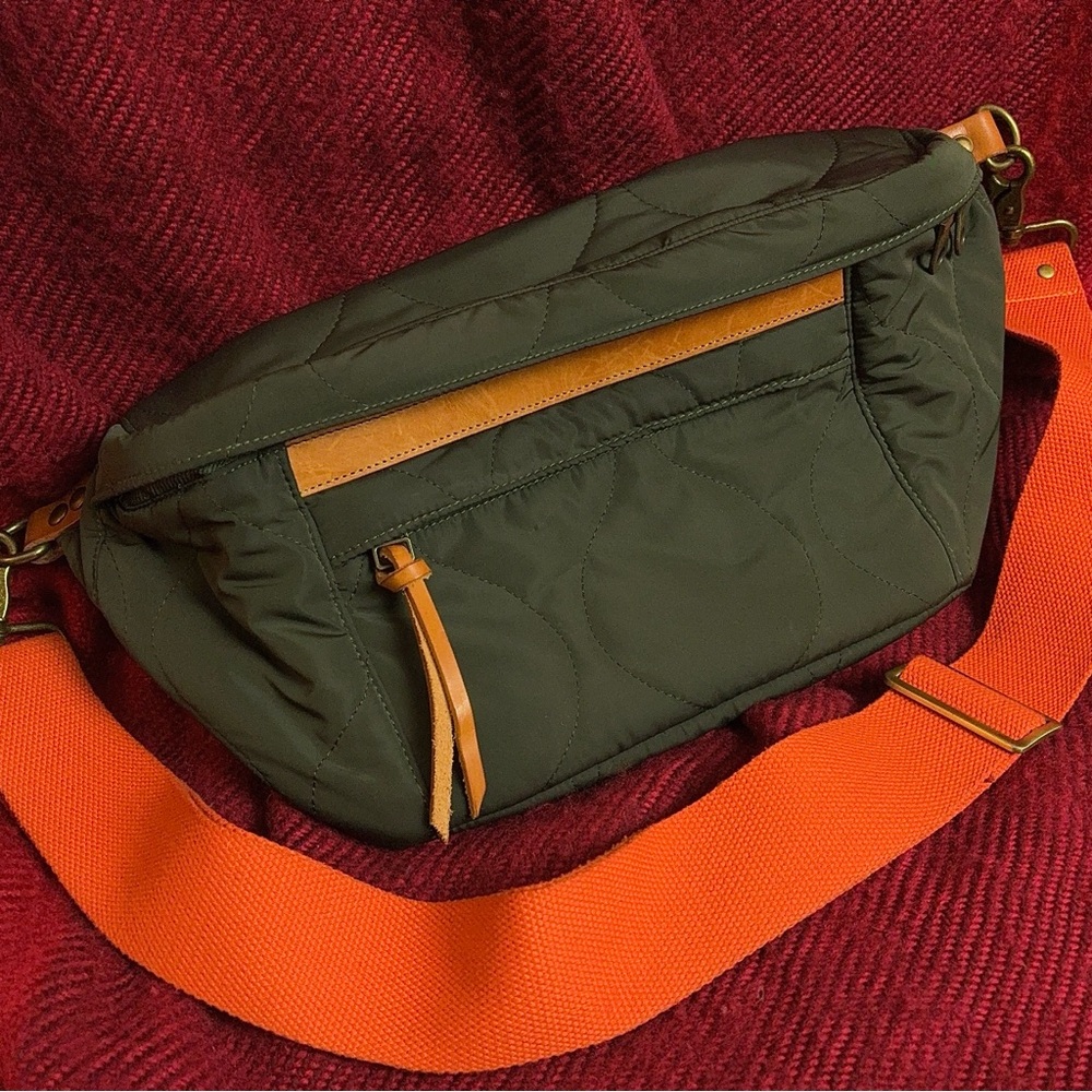 Parker Thatch Quilted Cross Your Heart Sling Bag Olive Nylon Rare - Picture 3 of 16